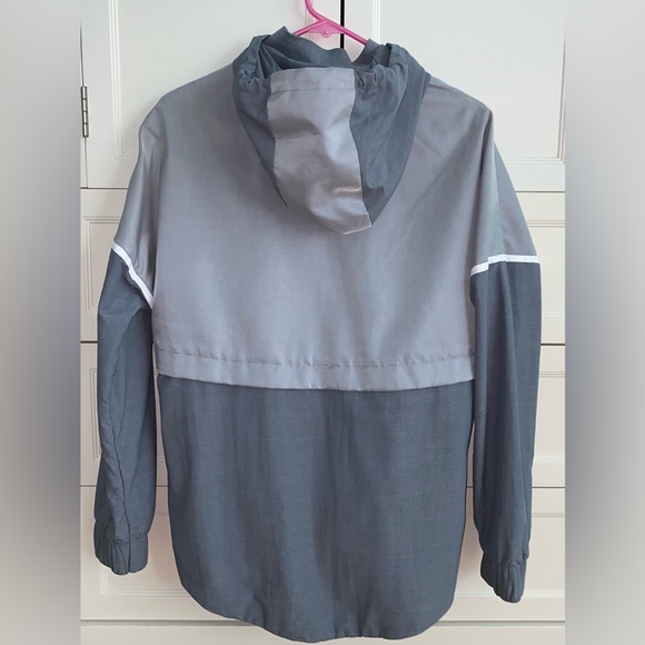 Nike Women’s Zip Up Jacket - Picture 2 of 3